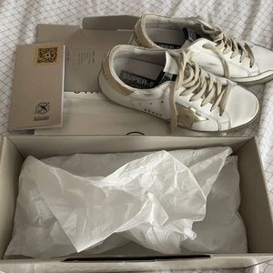 Gold golden goose superstars